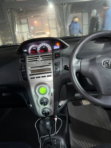 Toyota: Toyota Vitz: 2005 г., 1.3 л, Автомат, Бензин, Хэтчбэк — 18