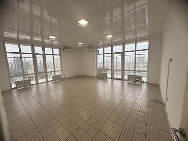 Аренда помещений свободного назначения: Сдаётся офисное помещение на 11 этаже в центре города. 📍 Локация — 7