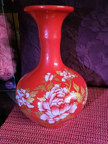 Ostali kućni dekor: Vaza nova iz 40,50ih. jing dezen kineski porcelan zar crvene na lalafo.rs — 1 Ostali kućni dekor: Vaza nova iz 40,50ih. jing dezen kineski porcelan zar crvene — 1
