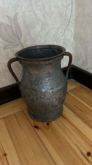 Qədim xalçalar: Decanter, 1920 il, Mis