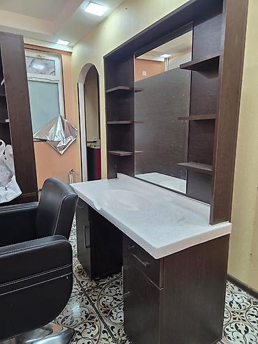 ucuz mebil: Salon üçün vizaj/berber masası və kreslo dəsti - Tünd ağac rəngində — 6