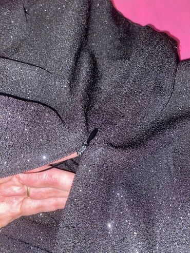 Haljine: Crna sjajna haljina s dugim rukavima i naborima(veličina 38/M) - — 7