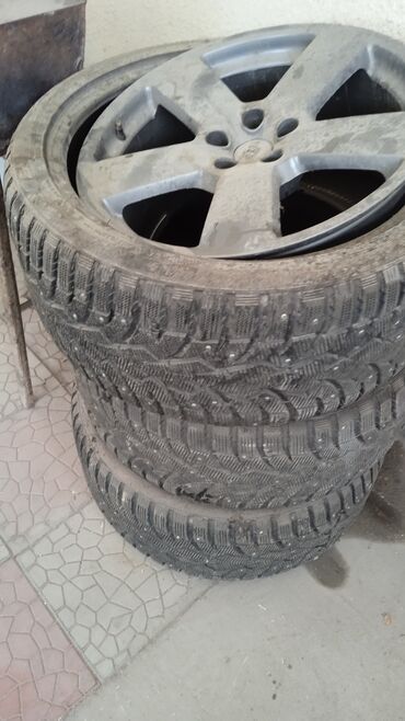 Другие автозапчасти: Зимние шины toyo 275/35 r 20
в хорошем состоянии 3 штуки