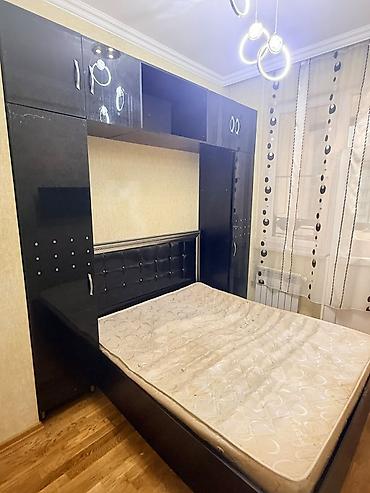 Yataq+ üzərindəki dolabla birlikdə satılır 50 azn. Ünvan