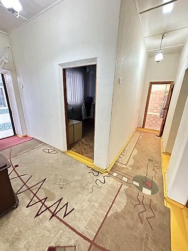 Продажа коттеджей и домов: Продается дом 100кв.м., г Кара-Балта, верхняя часть города, улица — 12