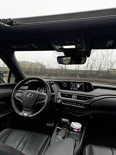 Lexus: Lexus : 2018 г., 2 л, Бензин, Кроссовер — 8