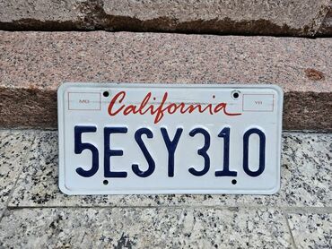 Другие аксессуары: Калифорнийский номерной знак
