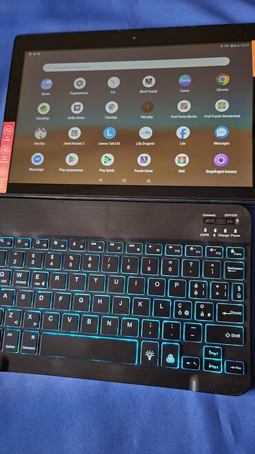 Tableti: Lenovo Tab E10 + bežična Bluetooth tastatura - Tablet: Lenovo Tab E10 — 10