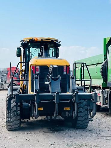 cummins: Продается Автогрейдеры 4215D AWD. Грейдер Двигатель	Cummins — 2