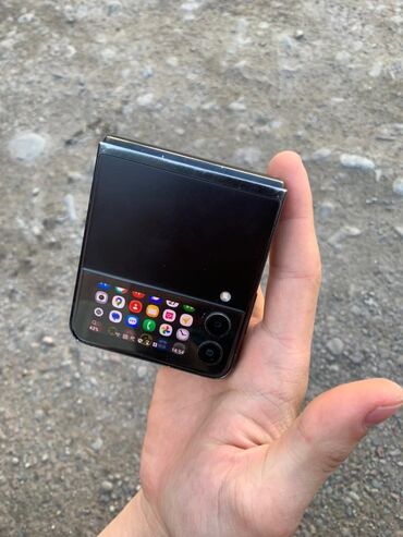 морозильная камера свияга: Samsung Galaxy Z Flip 3, Колдонулган, 256 ГБ, түсү - Кара, 1 SIM