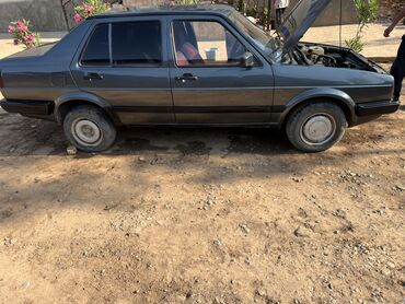 машина на обмен с доплатой: Volkswagen Jetta: 1988 г., 1.8 л, Механика, Бензин, Седан