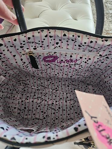 Çantalar: Luv Betsey by Betsey Johnson çantası. Ağ-qara renglerde zərif və eyni — 3