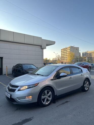машина на обмен с доплатой: Chevrolet Volt: 2011 г., 1.4 л, Вариатор, Электромобиль, Седан
