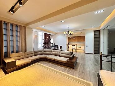 на год: For rent spacious 2 bedroom apartment located at 84 Umetalieva / — 2