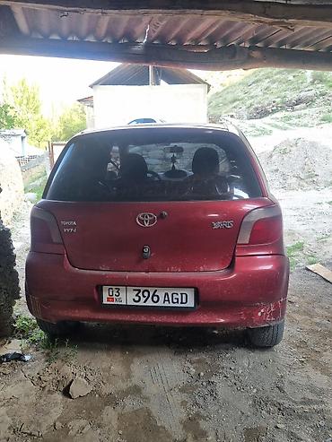 мерседес т 1: Toyota Yaris: 2000 г., 1.3 л, Кол менен иштөөчү, Бензин, Хетчбек — 3