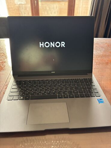 Opel: Intel Core i5, 16 GB, 15 "