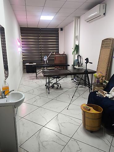 некая: Сдаю Кушетка: Для лешмейкера, 25 м², В административном здании, С оборудованием — 4