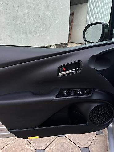 Toyota: Toyota Prius: 2017 г., 1.8 л, Гибрид, Седан — 9