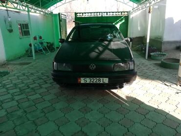 Volkswagen: Volkswagen Passat: 1989 г., 1.8 л, Механика, Бензин, Седан