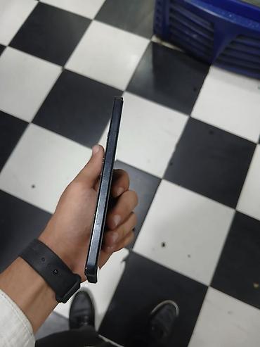 philips xenium 9@9z: Xiaomi 13 Pro, 256 GB — 4