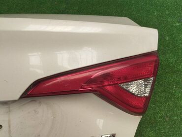 Другие детали салона: Задний правый стоп-сигнал Hyundai