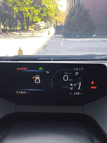 Продажа авто: Toyota Prius: 2023 г., Вариатор, Гибрид, Лифтбек — 6