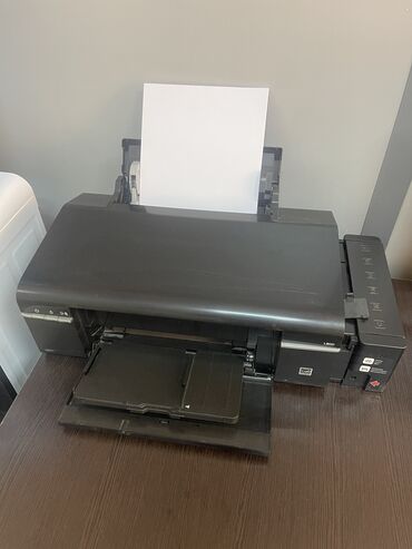 лазерный цветной принтер: Продаю цветной принтер l800