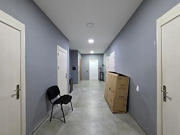 sultan ofis: Ağ Şəhərdə ofis icarəyə verilir Ünvan: Ağ Şəhər Sahə: 25 m² Qiymət — 2