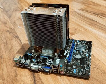 Masaüstü kompüterlər və iş stansiyaları: MSİ H81M-P33 ------ 70 azn İ7 4790 ----- 90 azn 16Gb Ram Kingston — 6