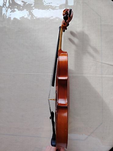Skripkalar: Skripka dəsti Tərkib: - Tam ölçülü klassik skripka (4/4) - Yay - — 4