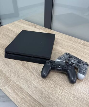 продам playstation 4: Продаю Sony PlayStation 4 слим, 500 гб. Приставка в отличном