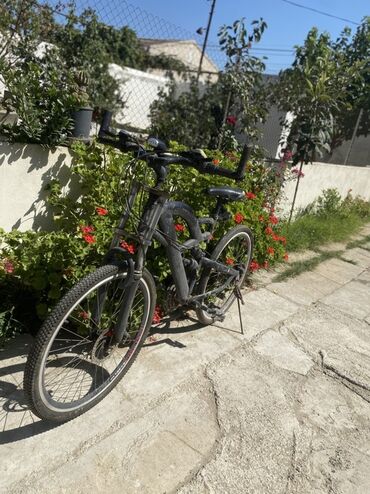 16 liq velosiped: İkisi bir yerdə satılır Qara 24 lük dağ velosibedi Yüngül problemləri