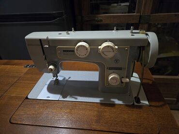 швейную машинку подольск 142 с тумбой: Швейная машина
