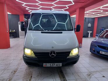 Легкий грузовой транспорт: Легкий грузовик, Mercedes-Benz — 2