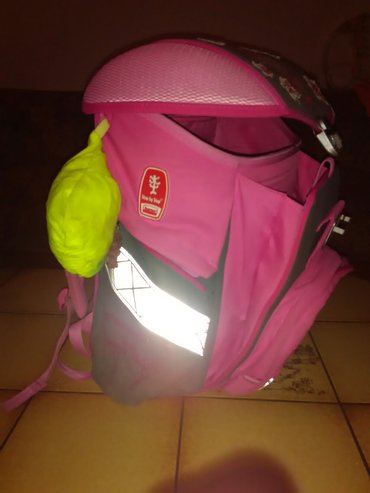 torbe za devojčice: Skolska torba sa anatomskim uloskom za ledja, tri pregrade,dva dzepa