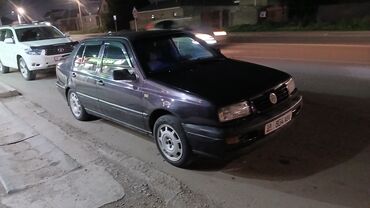 Volkswagen: Volkswagen Vento: 1993 г., 2 л, Механика, Бензин, Седан