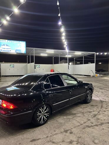 Digər Avtomobillər: Maşın: Qara rəngli sedan Xüsusiyyətlər: - Korpus: 4 qapılı sedan — 2