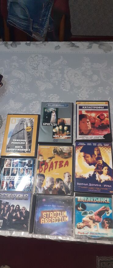 dvd kinolar: Kino diskleri satıram 10 ededen az vermirem 1 ededi 50 qepiyedi