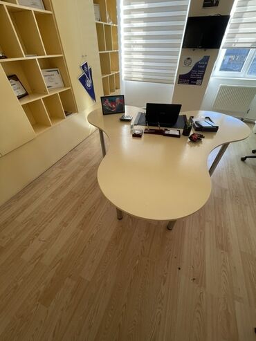 qaş stolu: Для директора, Овальный стол