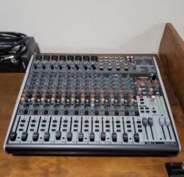 Dinamiklər və kolonkalar: Behringer Xenyx X2222USB mikser - 22 kanallı analoq mikser: 8 mono