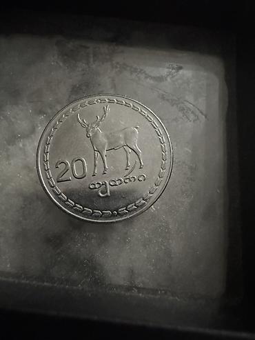 Монеты: -Лира - доллары - ОАЭ: 1 дирхам (надписи на арабском и английском — 5