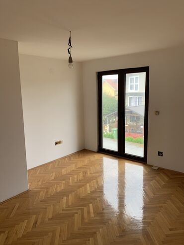 Kuće na prodaju: Na prodaju kuća (220m2) sa pomoćnim objektom (56m2) na placu 4,6 ari — 17
