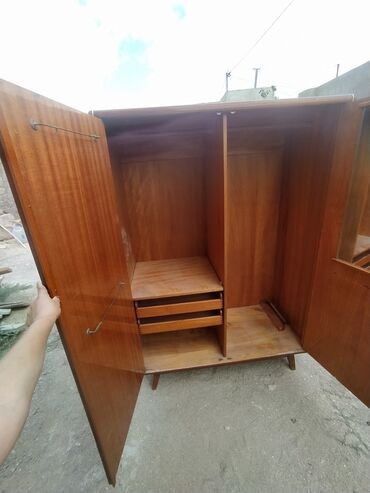 Sifarişlə çarpayılar: Düz dolab, Yataq otağı üçün, Qarderob, Açılan, 2 qapılı