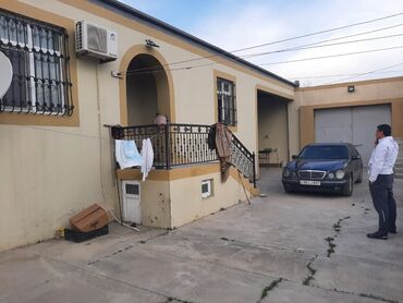 Həyət evləri və villaların satışı: Fatmayı 4 otaqlı, 131 kv. m, Kredit var, Yeni təmirli
