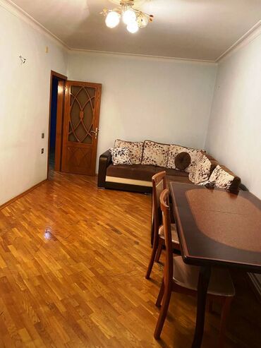 Uzunmüddətli kirayə mənzillər: Razində Talkucka bazarı 252 nömrəli məktəb və Avtoşkolanın yanı 5 — 1