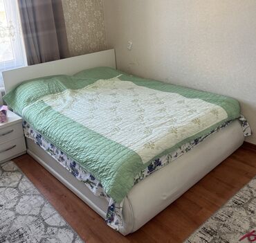 2х этажный кровать: Спальный гарнитур, Двуспальная кровать, Тумба, Матрас, цвет - Белый, Б/у