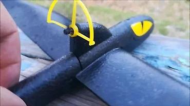 traktori 533: ELEKTRICNI AVION OD STIROPORA NOV VELIKI AVION IGRACKA AKCIJ | Cene — 9