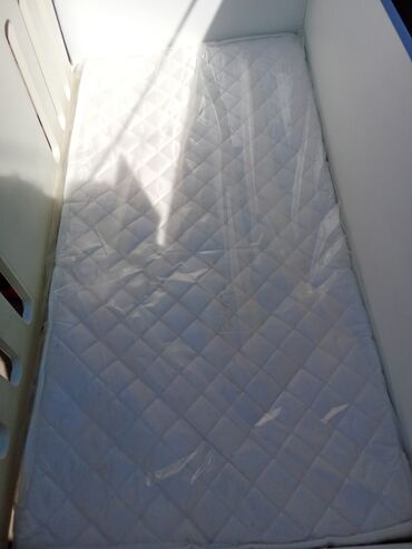 Oğlan və qız üçün, Dördbucaq, Beşik, Dəst ilə, Matras ilə, Yellənmə mexanizmsiz