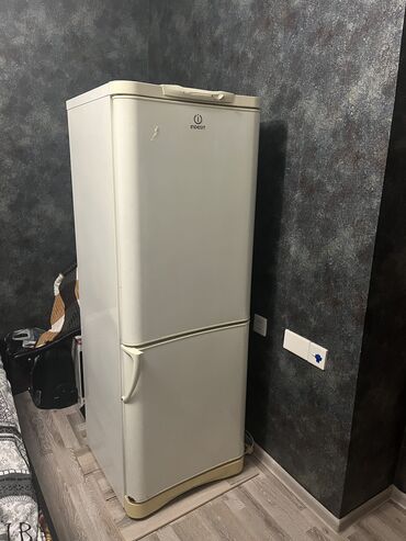 soyduçu: İşlənmiş 2 qapılı Indesit Soyuducu Satılır, rəng - Ağ