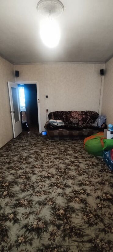 срочная продажа квартир без посредников: 2 бөлмө, 50 кв. м, 105-серия, 7 кабат, Эски ремонт